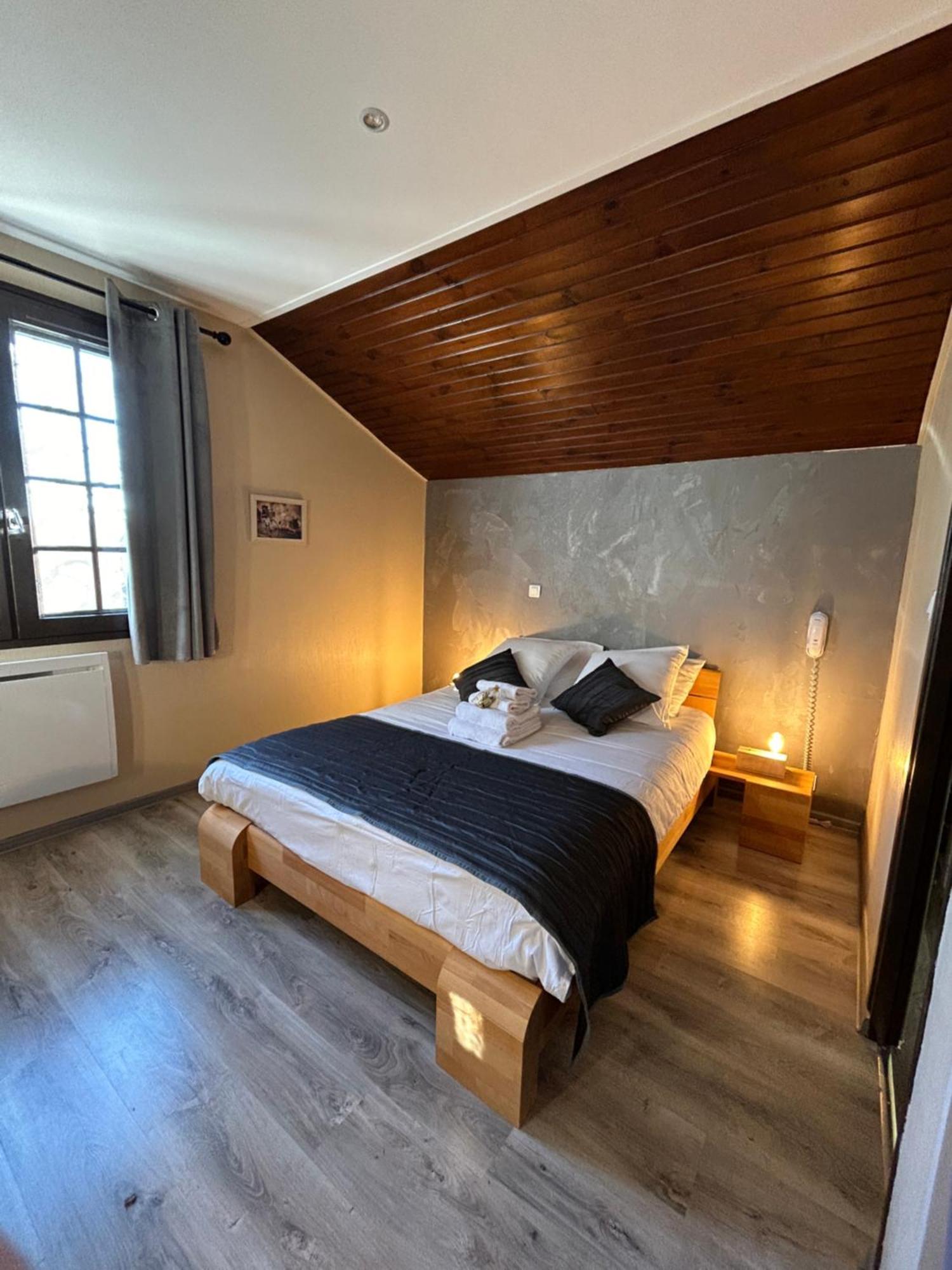 Logis Le Relais De La Voie Sacree 호텔 Issoncourt 외부 사진